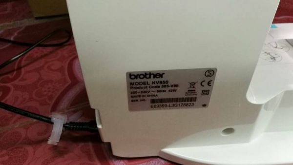 ขาย18000บ.ส่งฟรี083-2000058 LINE ID: line832923 (ราคาขายทั่วไปเกือบ40000) จักรเย็บและปักลายยี่ห้อBro