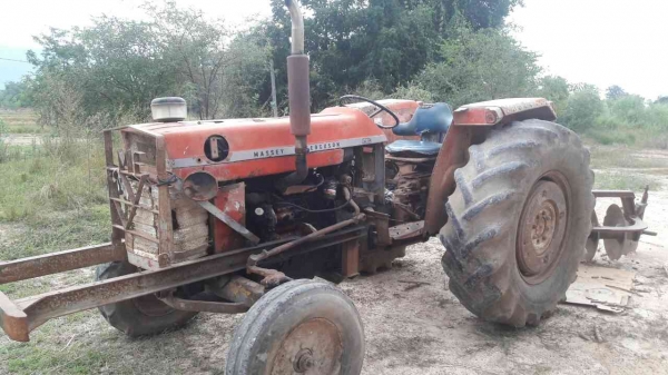 รถไถแม็กซี่165เพลากลมพร้อมผานพรวนสภาพดีใช้งานใด้เลยคับ