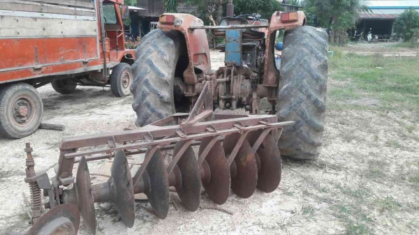 รถไถแม็กซี่165เพลากลมพร้อมผานพรวนสภาพดีใช้งานใด้เลยคับ