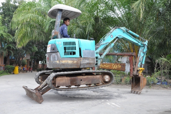 ขายแบคโฮ KOBELCO SK30(ปั้มนิ้ว)(คอนโทลน้ำมัน)(ลายหัวแย๊ก) ครบๆ สวยเดิมจากญี่ปุ่น ทำงานสมบูรณ์ทุกระบบ รับรองไม่ผิดหวัง 295,000 เท่านั้น!!