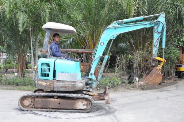 ขายแบคโฮ KOBELCO SK30(ปั้มนิ้ว)(คอนโทลน้ำมัน)(ลายหัวแย๊ก) ครบๆ สวยเดิมจากญี่ปุ่น ทำงานสมบูรณ์ทุกระบบ รับรองไม่ผิดหวัง 295,000 เท่านั้น!!