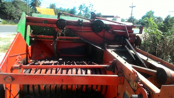 รถอัดฟางยีห้อ  KMT พร้อมใช้ ราคา  เบาฯฯ 150000 บาท วันทูคอล 0986683479 dtac 0991751349 สิทธิ์ คับ