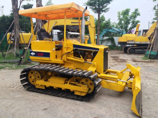 ขายรถแม็คโค  สนใจติดต่อ 086-775-7900 086-324-1992