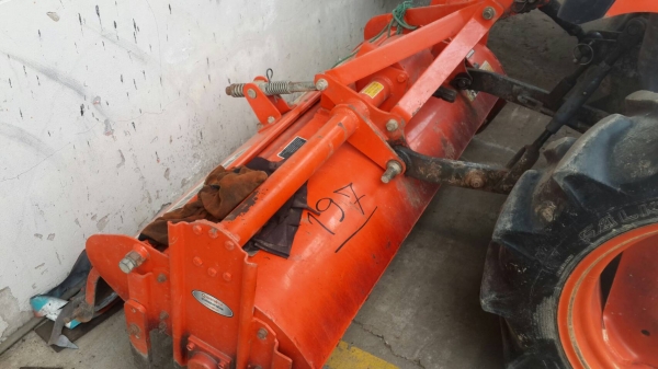 ขายรถไถคูโบต้ารุ่นB2420 พร้อมอุปกรณ์