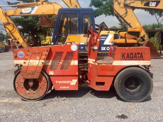ขายรถบดสั่นสะเทือน SAKAI TW500 ขนาด 5 ตัน สภาพพร้อมใช้งาน From JAPAN ติดต่อ 063-9316985 ID LINE : 0639316985 ครับ