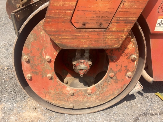 ขายรถบดสั่นสะเทือน SAKAI TW500 ขนาด 5 ตัน สภาพพร้อมใช้งาน From JAPAN ติดต่อ 063-9316985 ID LINE : 0639316985 ครับ