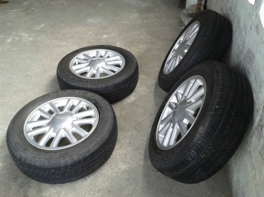 ล้ออีสุ ขอบ16นิ้ว6รู พร้อมยาง ชุดนี้ ราคา 5900 บาท