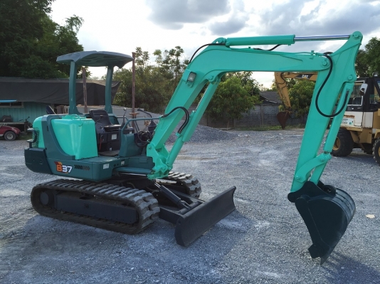 YANMAR B37-2 นำเข้าจากญี่ปุ่น โทร.090-986-2521 อ๊อบ