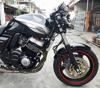 ขาย cb 400 ปี 1995ทะเบียนแท้ โอนขนส่ง  แต่งคาเฟ่
