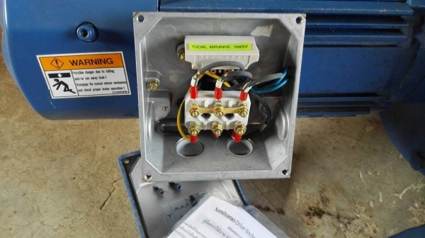 ** SOLD ** มอเตอร์เกียร์ Sumitomo 3 HP ทด 1:195 เพลาออก 7.5 RPM มีเบรค รุ่นพิเศษเกียร์ใหญ่เพลาโต