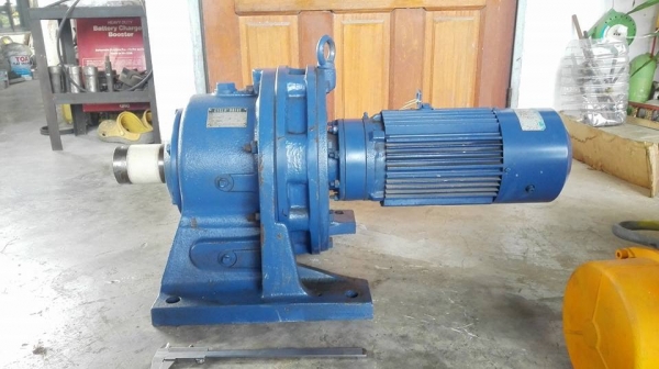 ** SOLD ** มอเตอร์เกียร์ Sumitomo 3 HP ทด 1:195 เพลาออก 7.5 RPM มีเบรค รุ่นพิเศษเกียร์ใหญ่เพลาโต