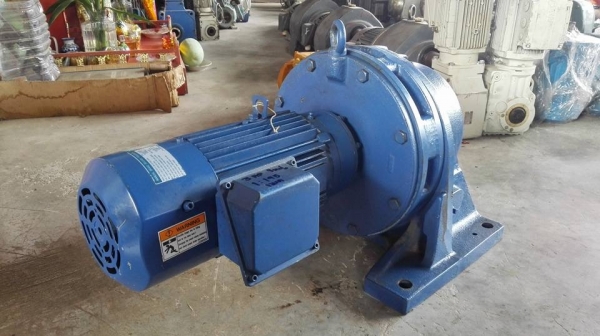 ** SOLD ** มอเตอร์เกียร์ Sumitomo 3 HP ทด 1:195 เพลาออก 7.5 RPM มีเบรค รุ่นพิเศษเกียร์ใหญ่เพลาโต