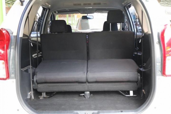 TOYOTA AVANZA 1.5 G AT สีขาว ปี 2012