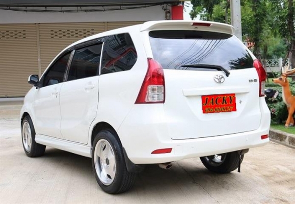 TOYOTA AVANZA 1.5 G AT สีขาว ปี 2012