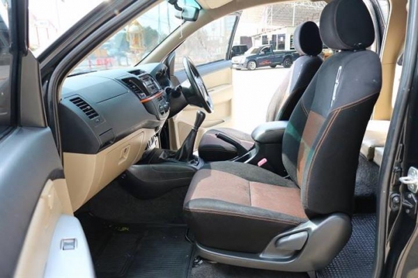 TOYOTA HILUX VIGO CHAMP 2.5 E TRD SMART CAB MT สีดำ ปี 2013