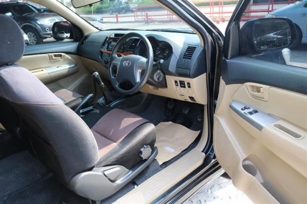TOYOTA HILUX VIGO CHAMP 2.5 E TRD SMART CAB MT สีดำ ปี 2013