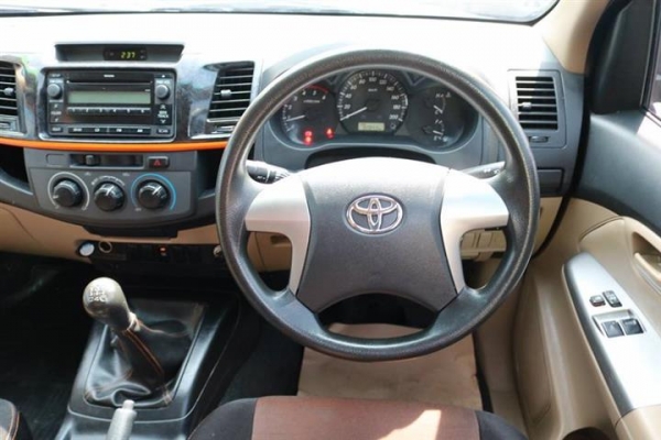 TOYOTA HILUX VIGO CHAMP 2.5 E TRD SMART CAB MT สีดำ ปี 2013