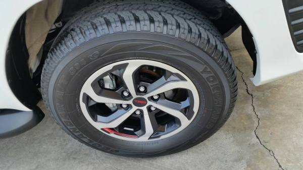 ล้อแม็ก TRD REVO ขอบ 17 พร้อมยาง Yogohama 265 65 17 ปี 16 ป้ายแดง