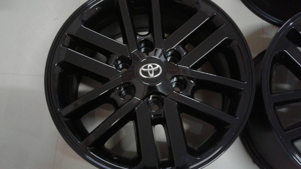 ขายล้อแม็กวีโก้แชมป์ 17 ทำสีดำเงามาใหม่ หรือสนใจยางเปอร์เซ็น 265 65 17 ก็มีครับ