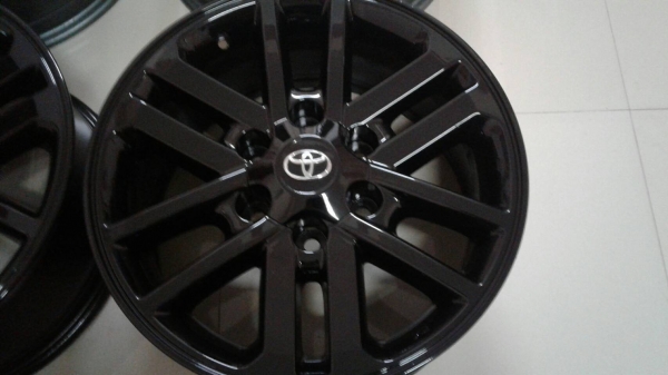 ขายล้อแม็กวีโก้แชมป์ 17 ทำสีดำเงามาใหม่ หรือสนใจยางเปอร์เซ็น 265 65 17 ก็มีครับ