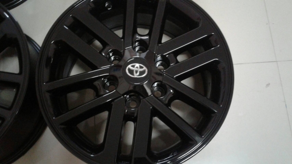 ขายล้อแม็กวีโก้แชมป์ 17 ทำสีดำเงามาใหม่ หรือสนใจยางเปอร์เซ็น 265 65 17 ก็มีครับ