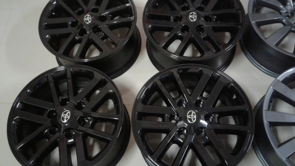 ขายล้อแม็กวีโก้แชมป์ 17 ทำสีดำเงามาใหม่ หรือสนใจยางเปอร์เซ็น 265 65 17 ก็มีครับ