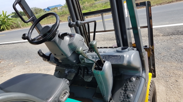 ขายด่วนรถยกKOMATSU FG15-20ยก1.5ตันเสาสูง3เมตรตัวใหม่ล่าสูดยางตัน4เส้นรถนอกนำเข้ายังไม่เคยใช้งานในเมืองไทยเลย