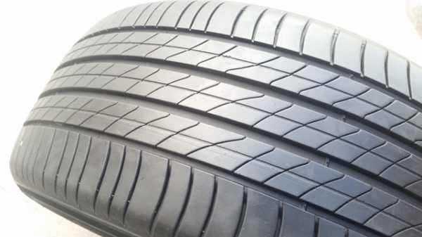 ขายยาง225/50/17 ปี 13 MICHERLIN 3ST 2 เส้น