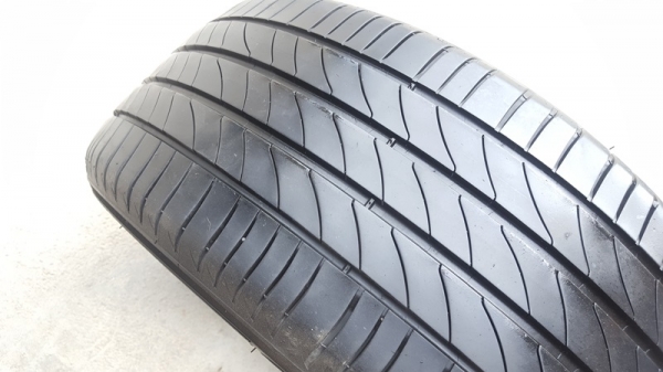 ขายยาง215/50/17 ปี 2114 MICHERLIN 3ST 4 เส้น
