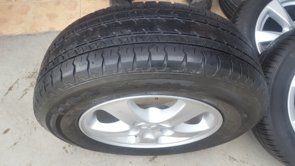 ขายล้อMitsubishi Triton 15ยาง205/70/15 ปี 15  4 ล้อ