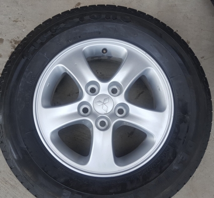 ขายล้อMitsubishi Triton 15ยาง205/70/15 ปี 15  4 ล้อ