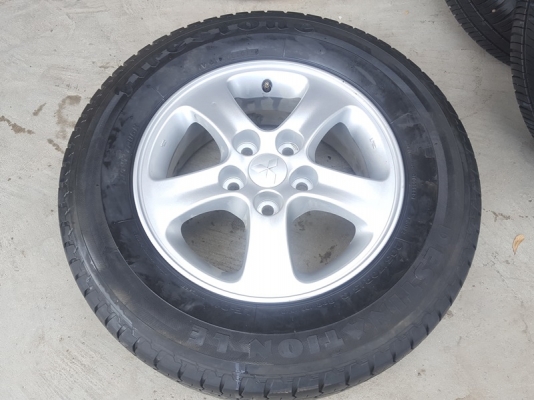 ขายล้อMitsubishi Triton 15ยาง205/70/15 ปี 15  4 ล้อ