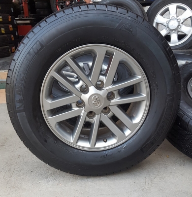 ขายล้อTOYOTA Fortuner17 พร้อมยาง 4 ล้อ ขายล้อTOYOTA Fortuner17 พร้อมยาง 4 ล้อ