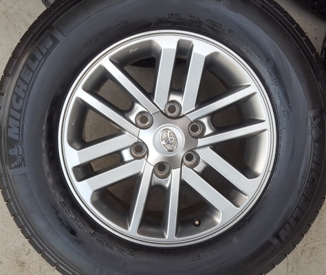 ขายล้อTOYOTA Fortuner17 พร้อมยาง 4 ล้อ ขายล้อTOYOTA Fortuner17 พร้อมยาง 4 ล้อ