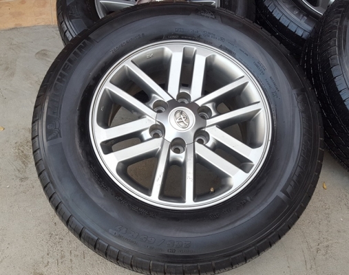 ขายล้อTOYOTA Fortuner17 พร้อมยาง 4 ล้อ ขายล้อTOYOTA Fortuner17 พร้อมยาง 4 ล้อ