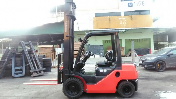 Toyota8fd25ขนาด2.5ตัน เสาสูง5เมตร เกียร์ออร์โต้ เครื่องยนต์ดีเซล1DZ2 ใช้งาน7xxxชม.