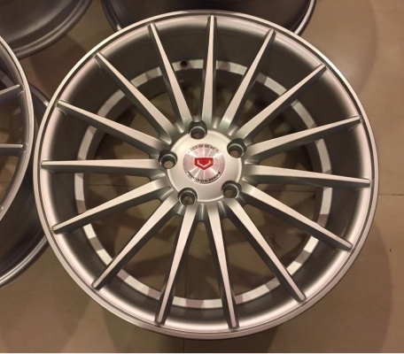ล้อ Vossen ขอบ18 รุ่นใหม่ล่าสุด สภาพสวย ไม่มีซ่อม ราคาไม่แพง