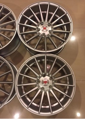 ล้อ Vossen ขอบ18 รุ่นใหม่ล่าสุด สภาพสวย ไม่มีซ่อม ราคาไม่แพง