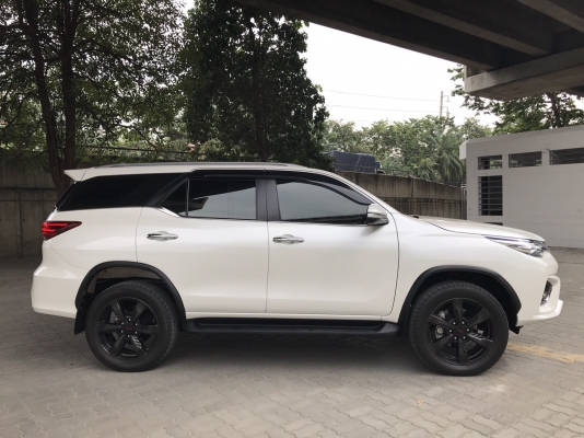 2016 toyota fortuner 2.8v 2wd trd ตัวท๊อปสุด มือเดียวป้ายแดง สภาพนางฟ้า
