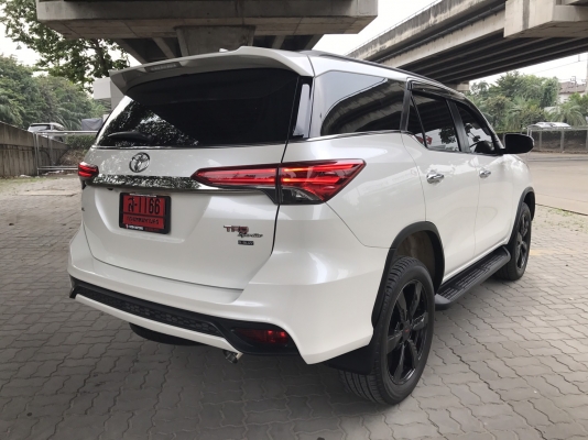 2016 toyota fortuner 2.8v 2wd trd ตัวท๊อปสุด มือเดียวป้ายแดง สภาพนางฟ้า