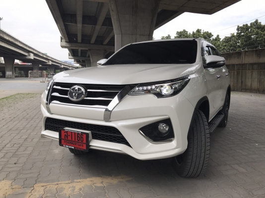 2016 toyota fortuner 2.8v 2wd trd ตัวท๊อปสุด มือเดียวป้ายแดง สภาพนางฟ้า
