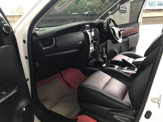 2016 toyota fortuner 2.8v 2wd trd ตัวท๊อปสุด มือเดียวป้ายแดง สภาพนางฟ้า