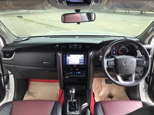2016 toyota fortuner 2.8v 2wd trd ตัวท๊อปสุด มือเดียวป้ายแดง สภาพนางฟ้า