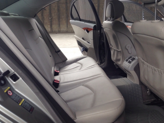 2008 benz e200 ngt สีเทา รถสวยหน้าหลังไม่มีชน น่าใช้มาก