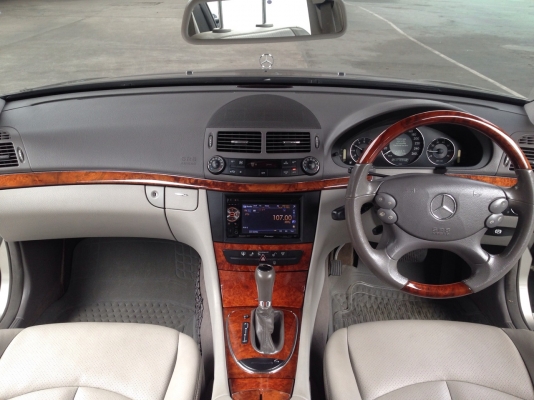 2008 benz e200 ngt สีเทา รถสวยหน้าหลังไม่มีชน น่าใช้มาก