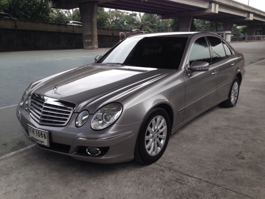 2008 benz e200 ngt สีเทา รถสวยหน้าหลังไม่มีชน น่าใช้มาก