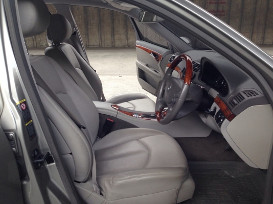 2008 benz e200 ngt สีเทา รถสวยหน้าหลังไม่มีชน น่าใช้มาก
