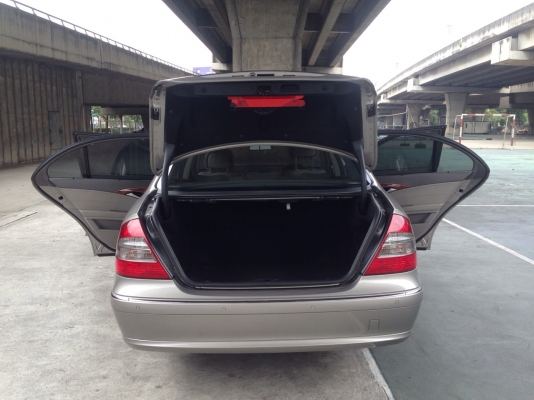 2008 benz e200 ngt สีเทา รถสวยหน้าหลังไม่มีชน น่าใช้มาก