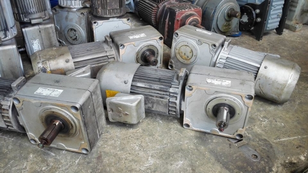 ** เหลือ 1 ตัว ** มอเตอร์เกียร์ MITSUBISHI Made in JAPAN 1 HP เบรค ทด 1:15 เพลาออก 100 RPM 380V สวยพร้อมใช้