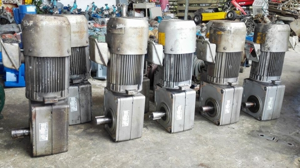 ** เหลือ 1 ตัว ** มอเตอร์เกียร์ MITSUBISHI Made in JAPAN 1 HP เบรค ทด 1:15 เพลาออก 100 RPM 380V สวยพร้อมใช้